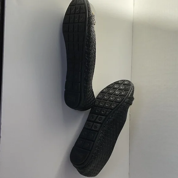 Victoria K Black Textured Ballet Flats with Gold Chain - Picture 3 of 3